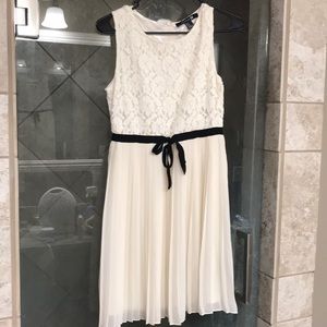 Forever 21 women’s size medium black and white